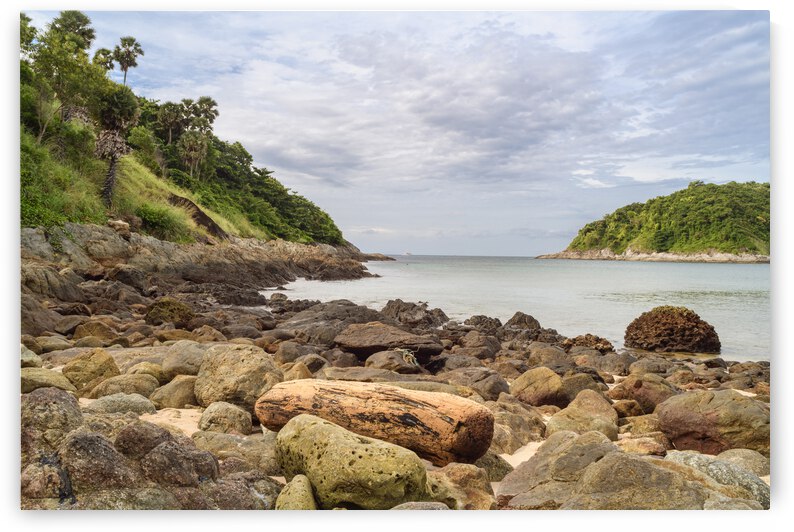 Ya-Nui beach with island view by Justin Richard Batten